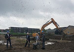 Ondertekening van samenwerkingsovereenkomst voor bouw 28 woningen in Strijen