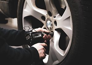 Vergelijk garages in Hoeksche Waard en bespaar op auto-onderhoud