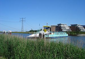 Vermiste taxichauffeur die water bij veerpont in reed na maand dood gevonden
